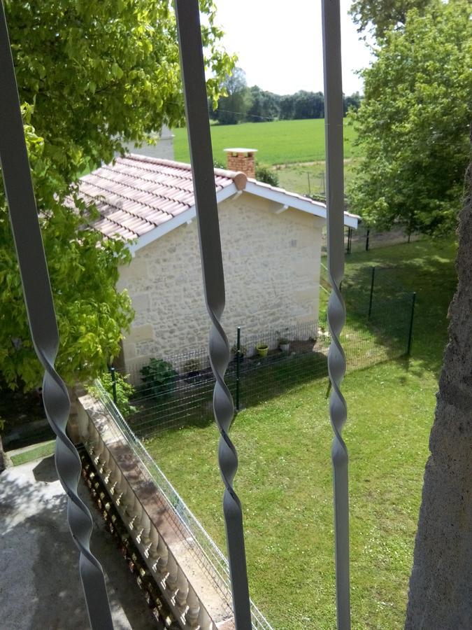 Chambres D'Hotes Chateau Pierre De Montignac Civrac-en-Médoc Exterior foto